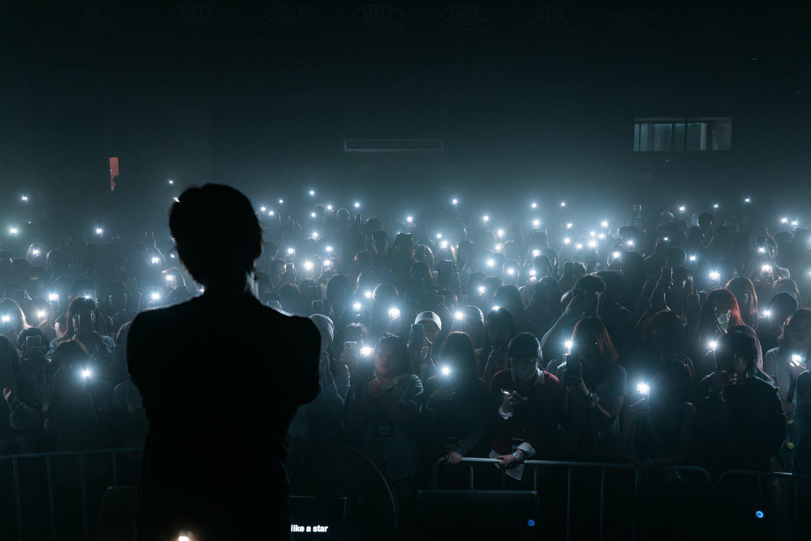 Encore, phone lights up.