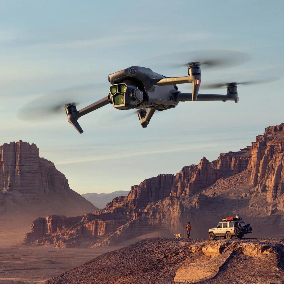 DJI Mavic 3 Pro Cine, ProRes RAW と 1 TB SSD を備えた Hasselblad トリプルカメラ空撮機。